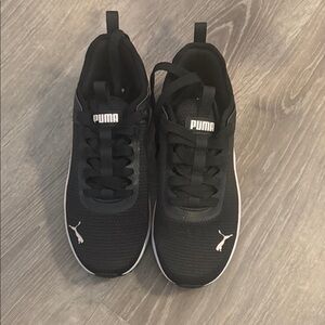 PUMA women’s  Black and White Sneakers